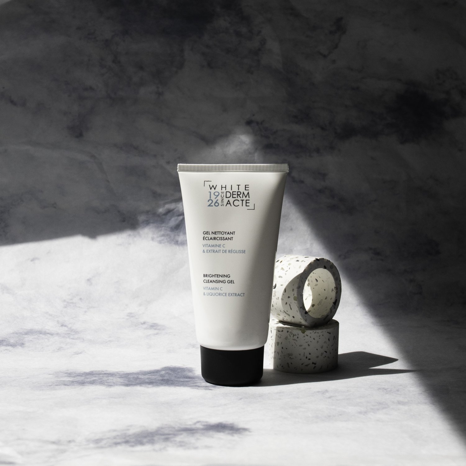 Осветляющий очищающий гель с витамином С и экстрактом лакрицы 150 мл